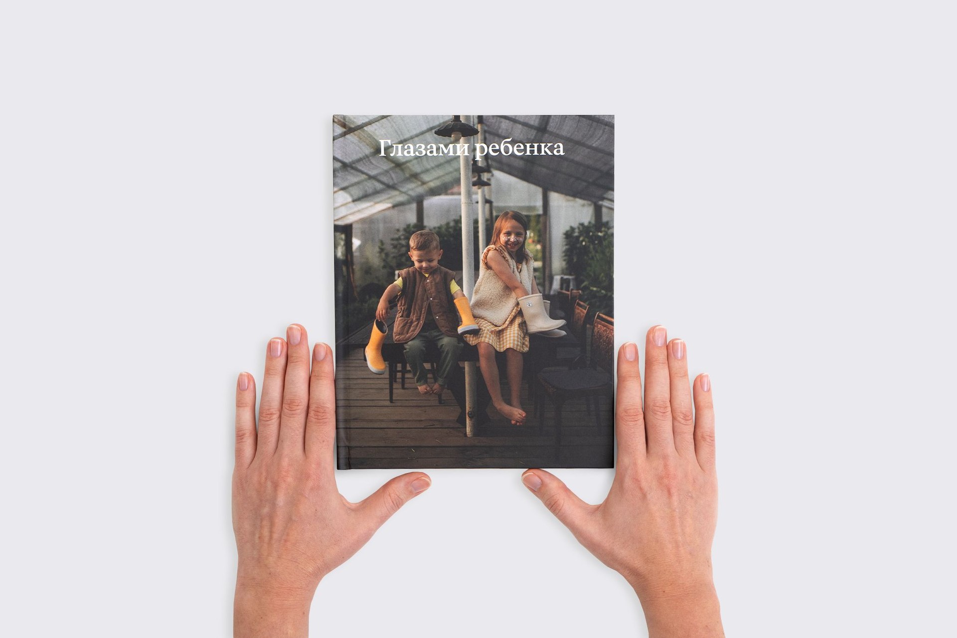 Вертикальная фотокнига в твердой фотообложке