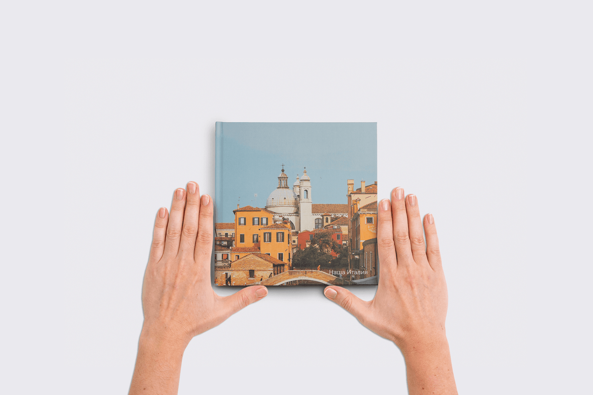 Квадратная фотокнига в твердой фотообложке