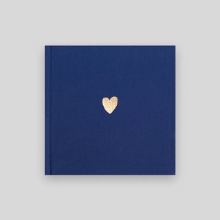 Синяя тканевая книга с сердцем